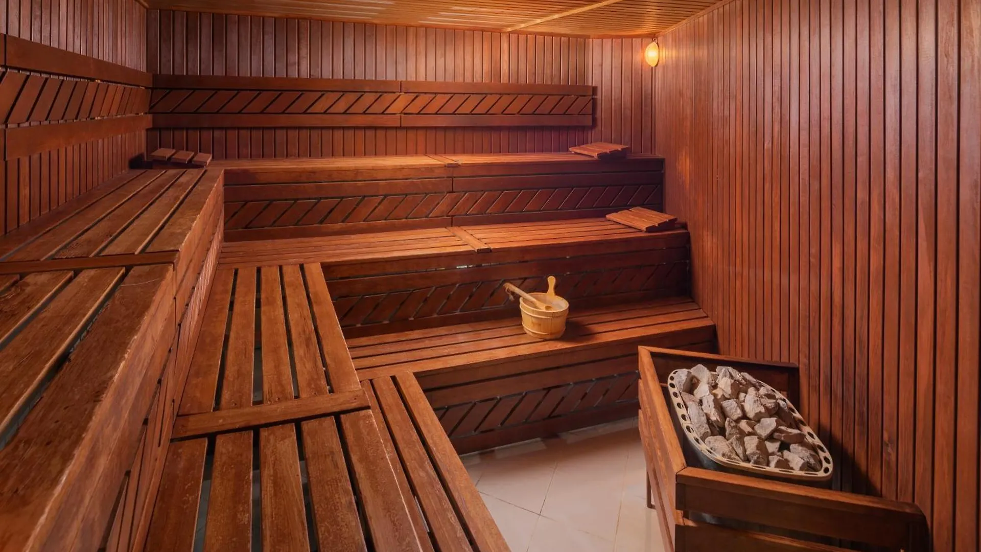 Hotel Atlantis Wellness & Conference Hajduszoboszlo 4*,