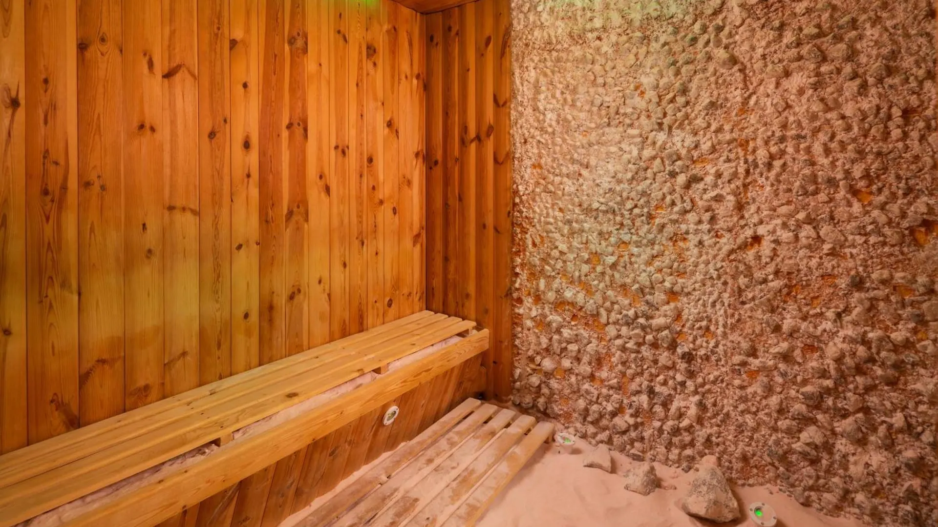 Hotel Atlantis Wellness & Conference Hajduszoboszlo 4*,